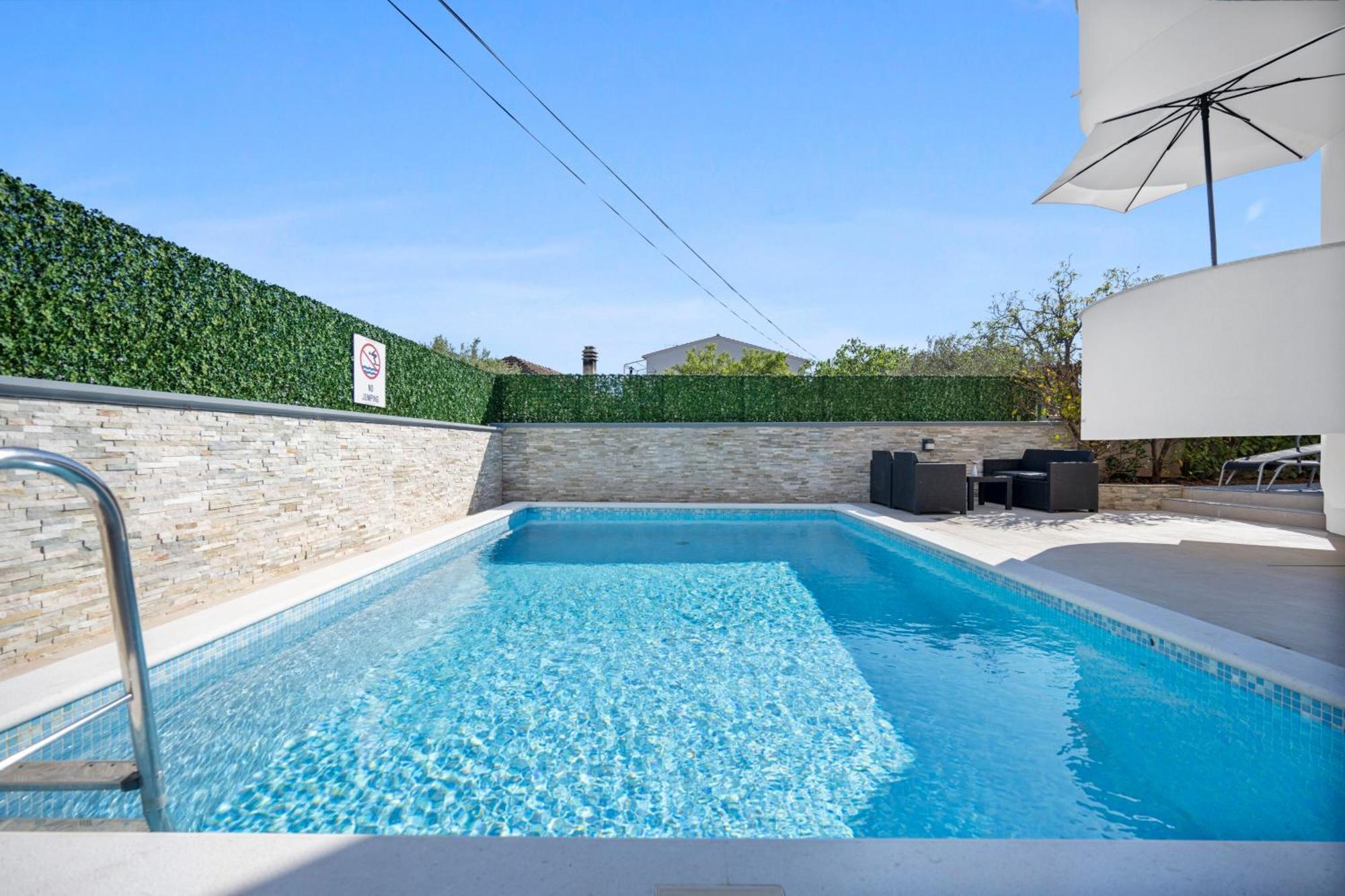 Aquarius Apartments - Beachside With Heated Pool Vodice Ngoại thất bức ảnh