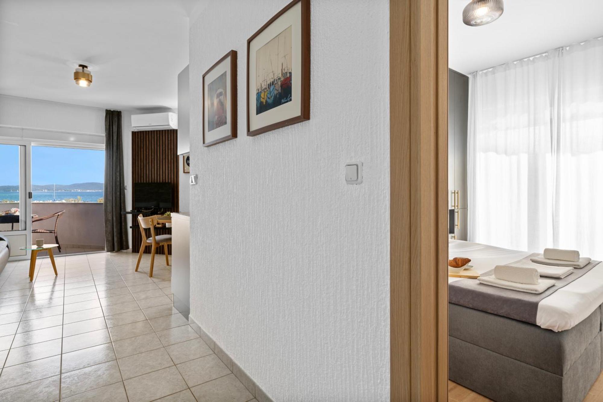 Aquarius Apartments - Beachside With Heated Pool Vodice Ngoại thất bức ảnh