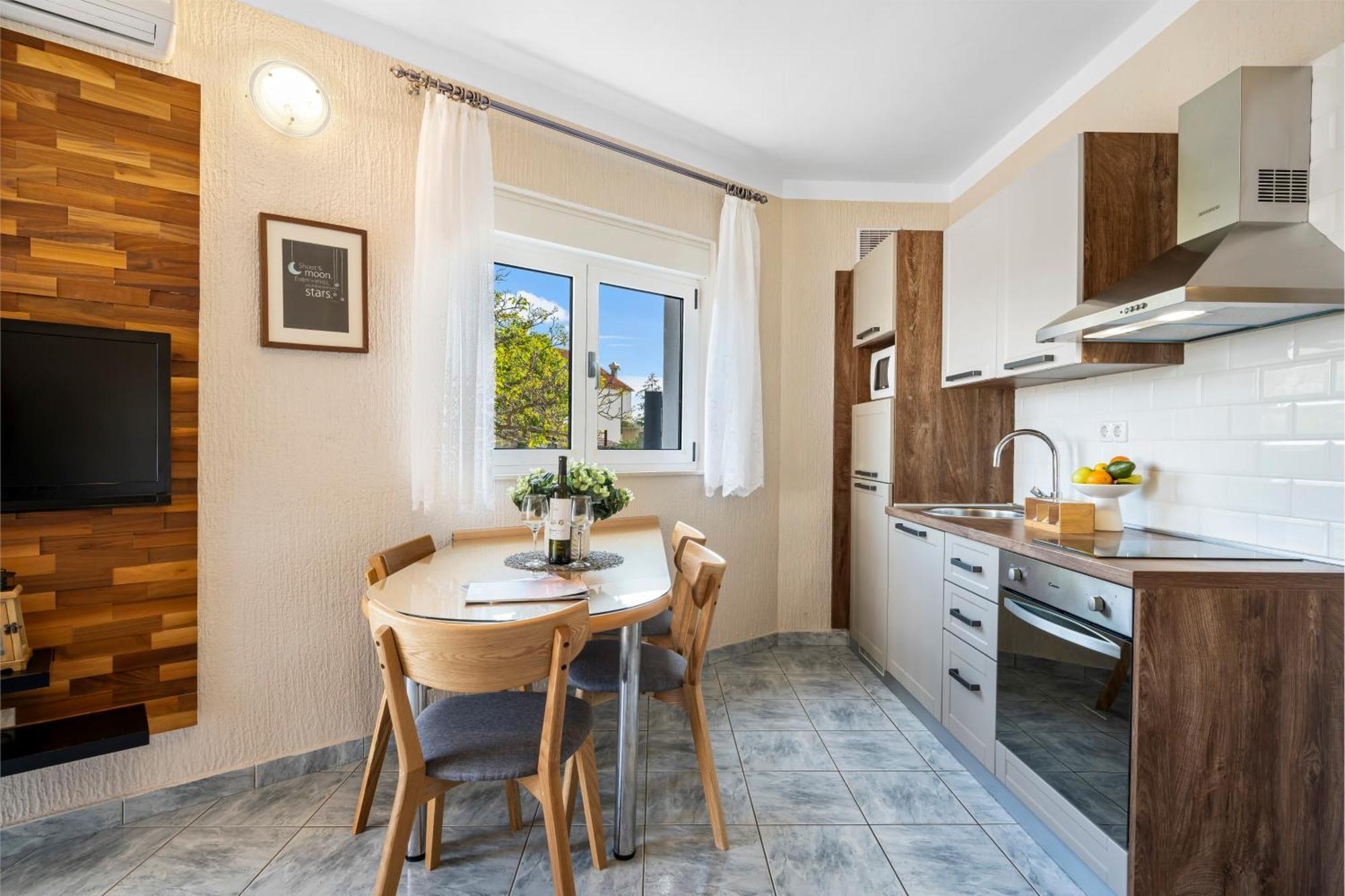 Aquarius Apartments - Beachside With Heated Pool Vodice Phòng bức ảnh