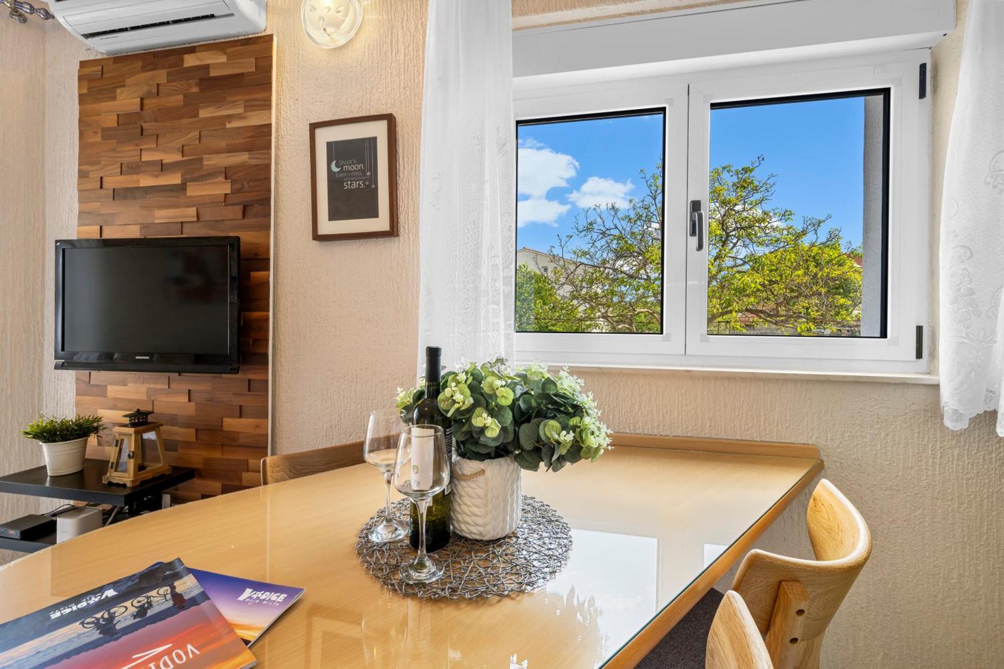 Aquarius Apartments - Beachside With Heated Pool Vodice Phòng bức ảnh