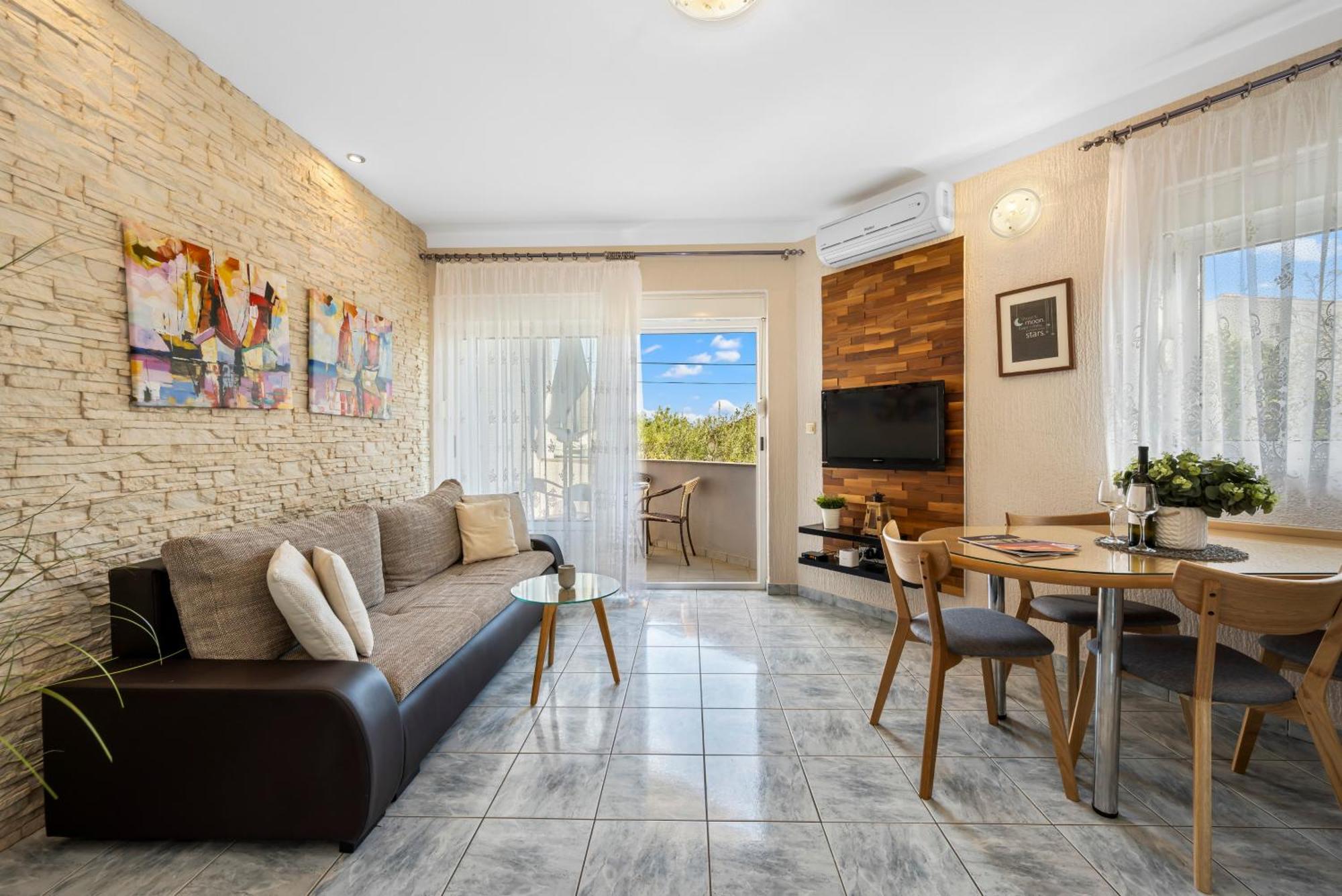 Aquarius Apartments - Beachside With Heated Pool Vodice Ngoại thất bức ảnh