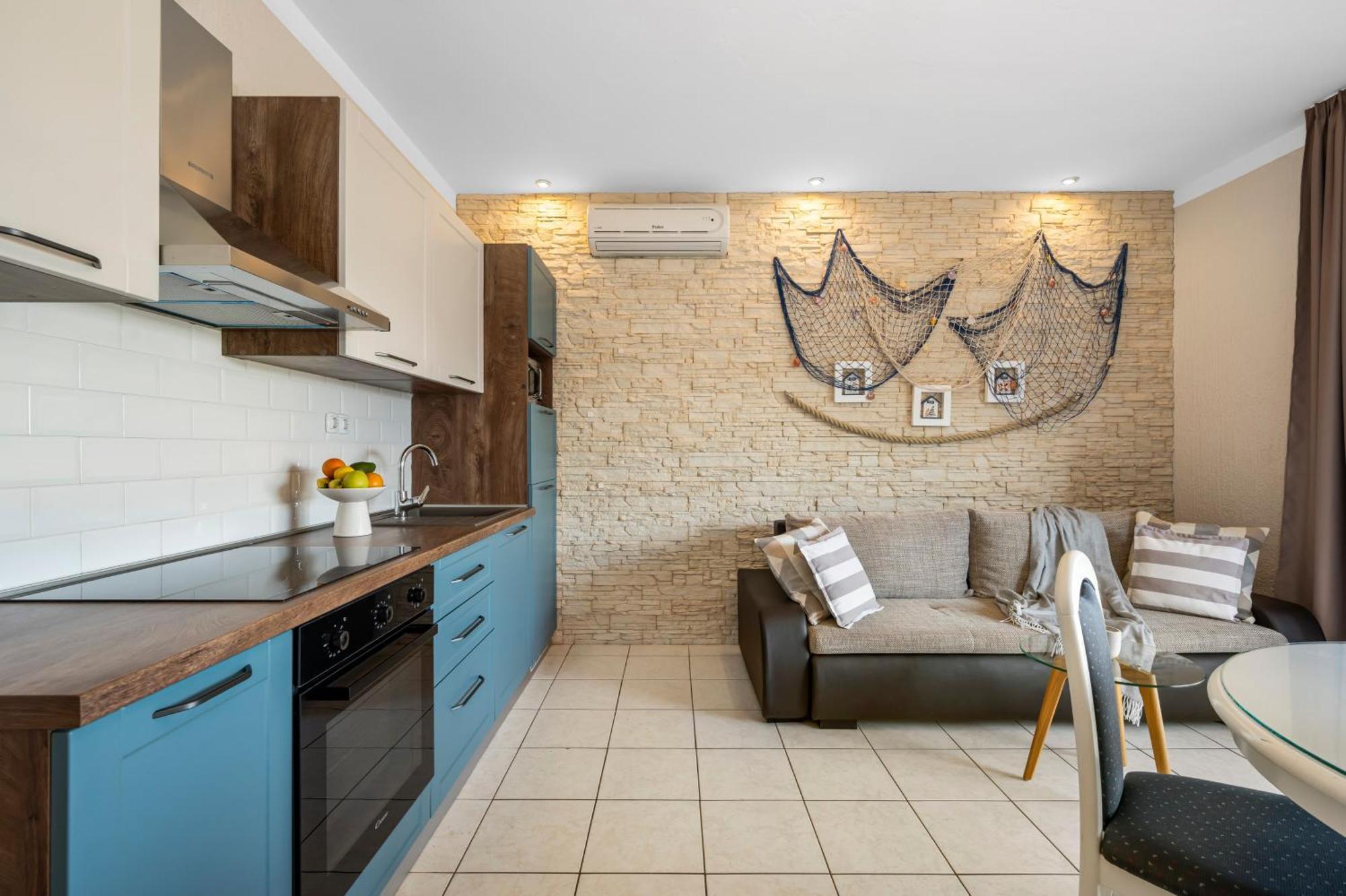 Aquarius Apartments - Beachside With Heated Pool Vodice Phòng bức ảnh
