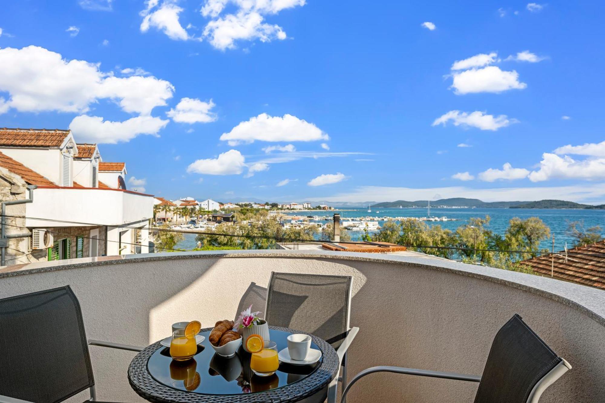 Aquarius Apartments - Beachside With Heated Pool Vodice Ngoại thất bức ảnh