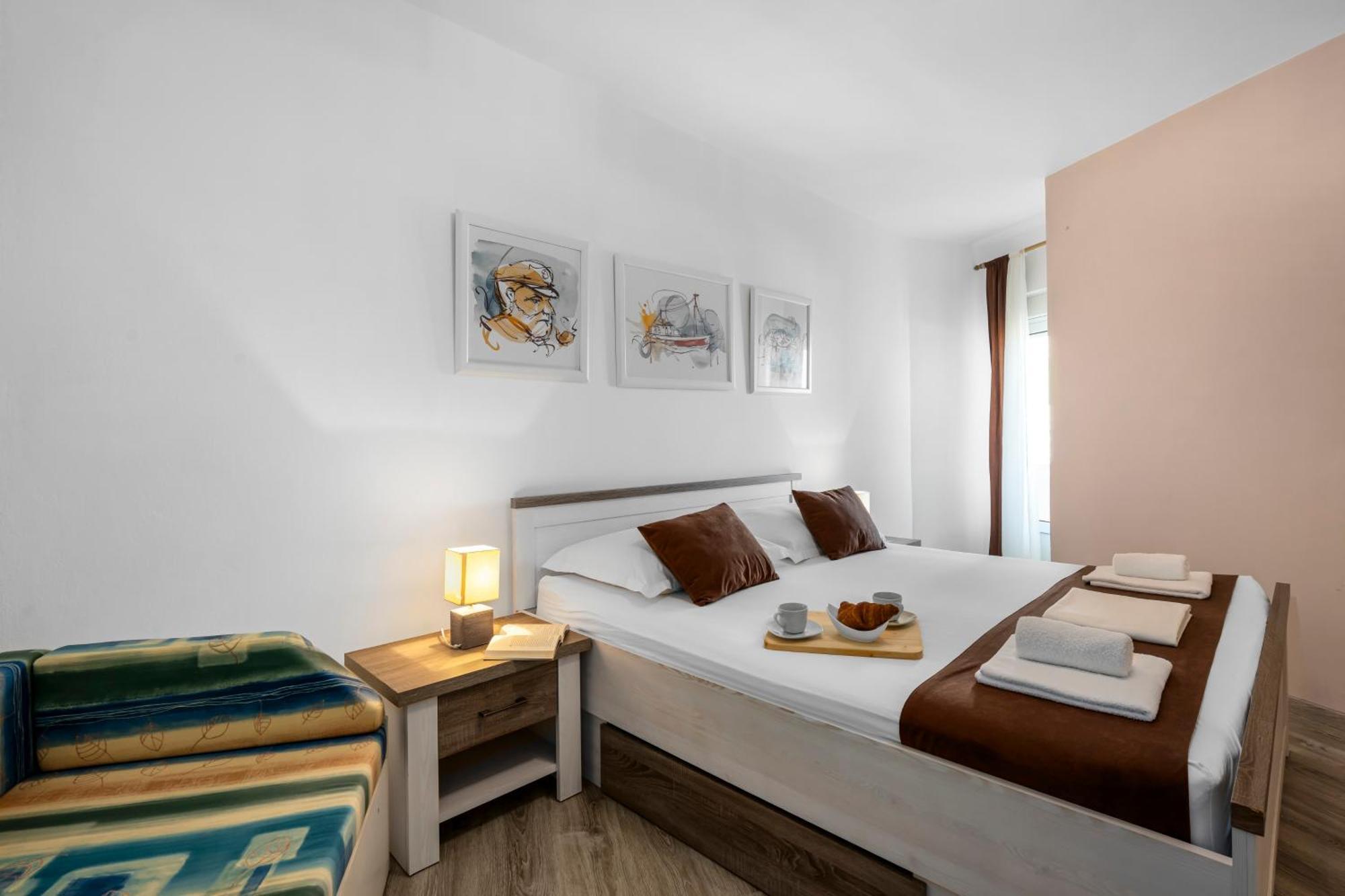 Aquarius Apartments - Beachside With Heated Pool Vodice Phòng bức ảnh