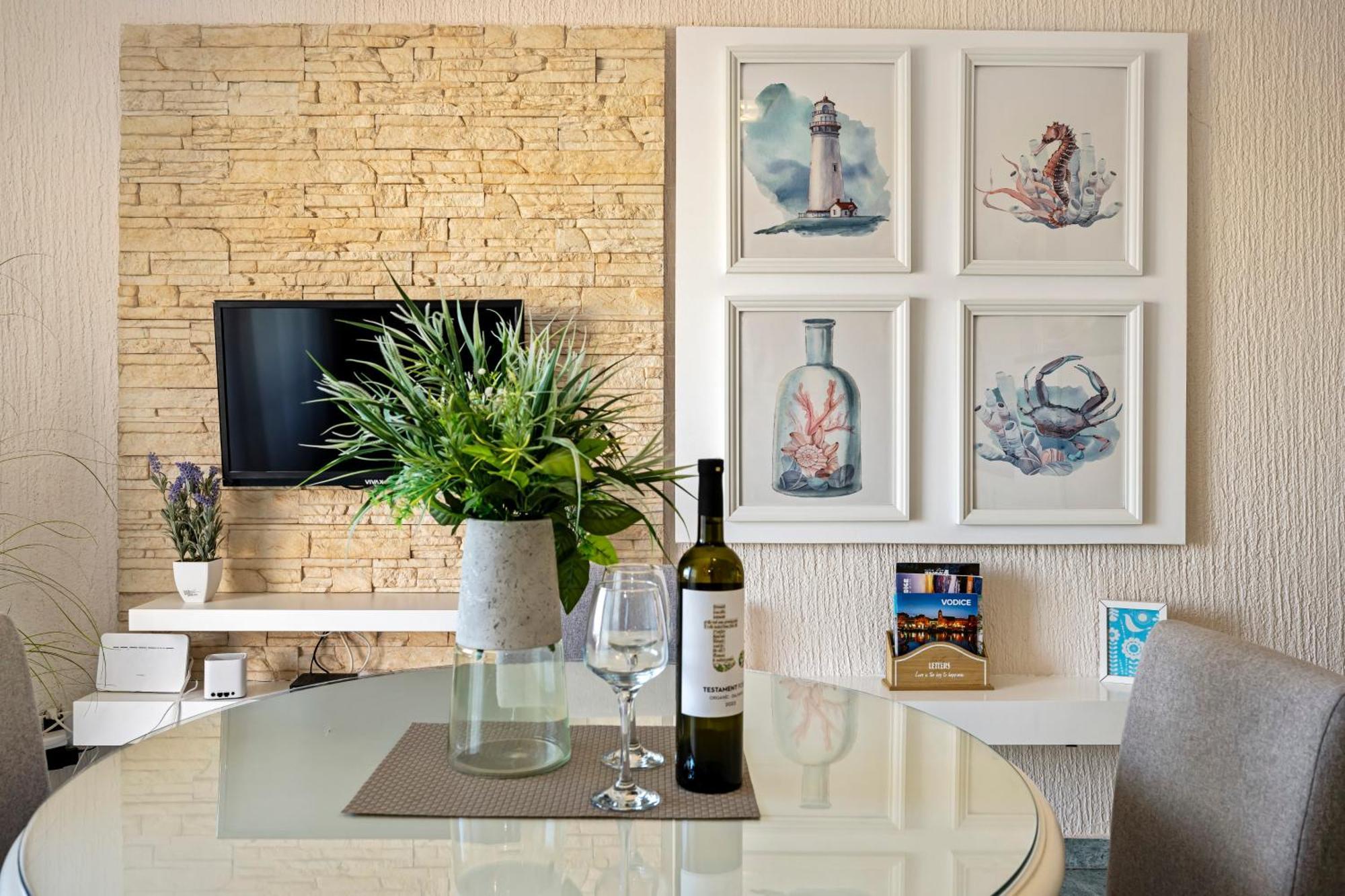 Aquarius Apartments - Beachside With Heated Pool Vodice Ngoại thất bức ảnh