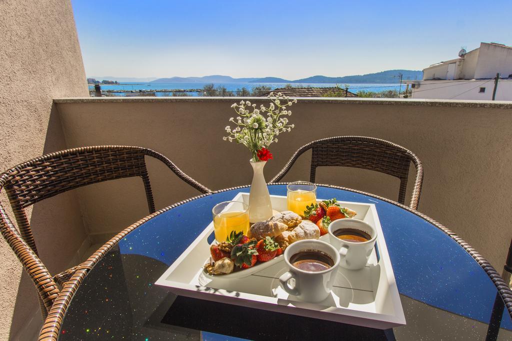 Aquarius Apartments - Beachside With Heated Pool Vodice Ngoại thất bức ảnh