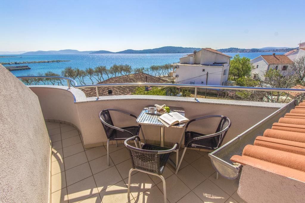 Aquarius Apartments - Beachside With Heated Pool Vodice Ngoại thất bức ảnh