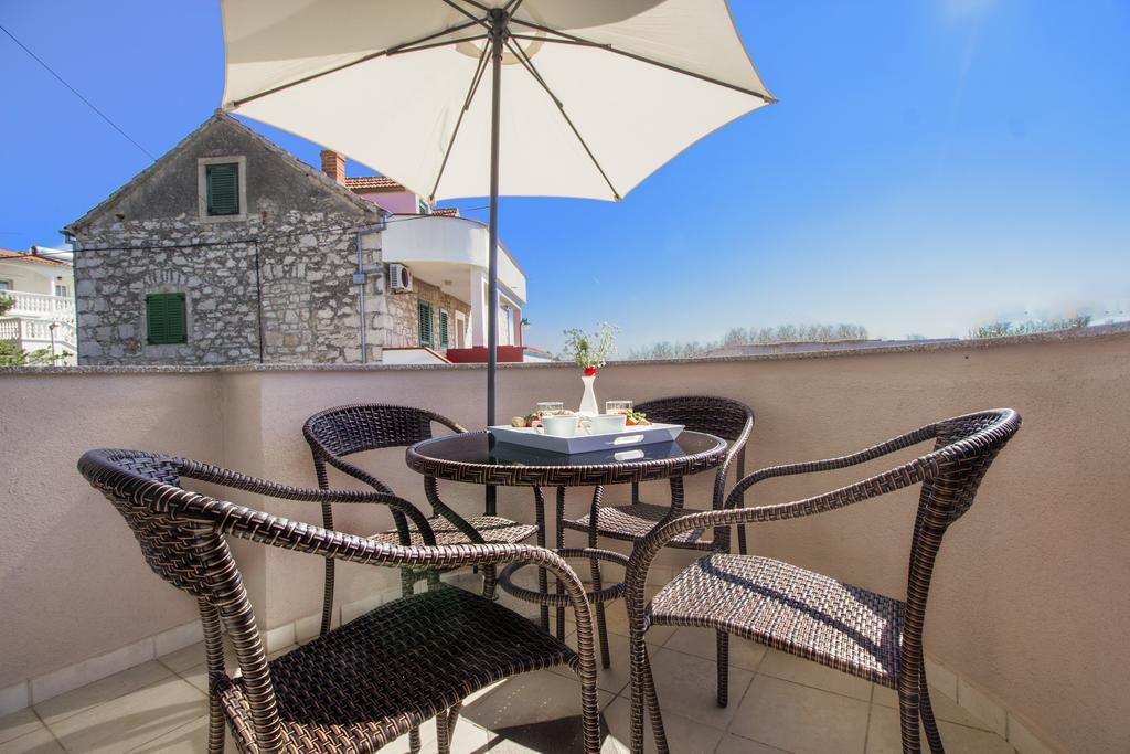 Aquarius Apartments - Beachside With Heated Pool Vodice Ngoại thất bức ảnh