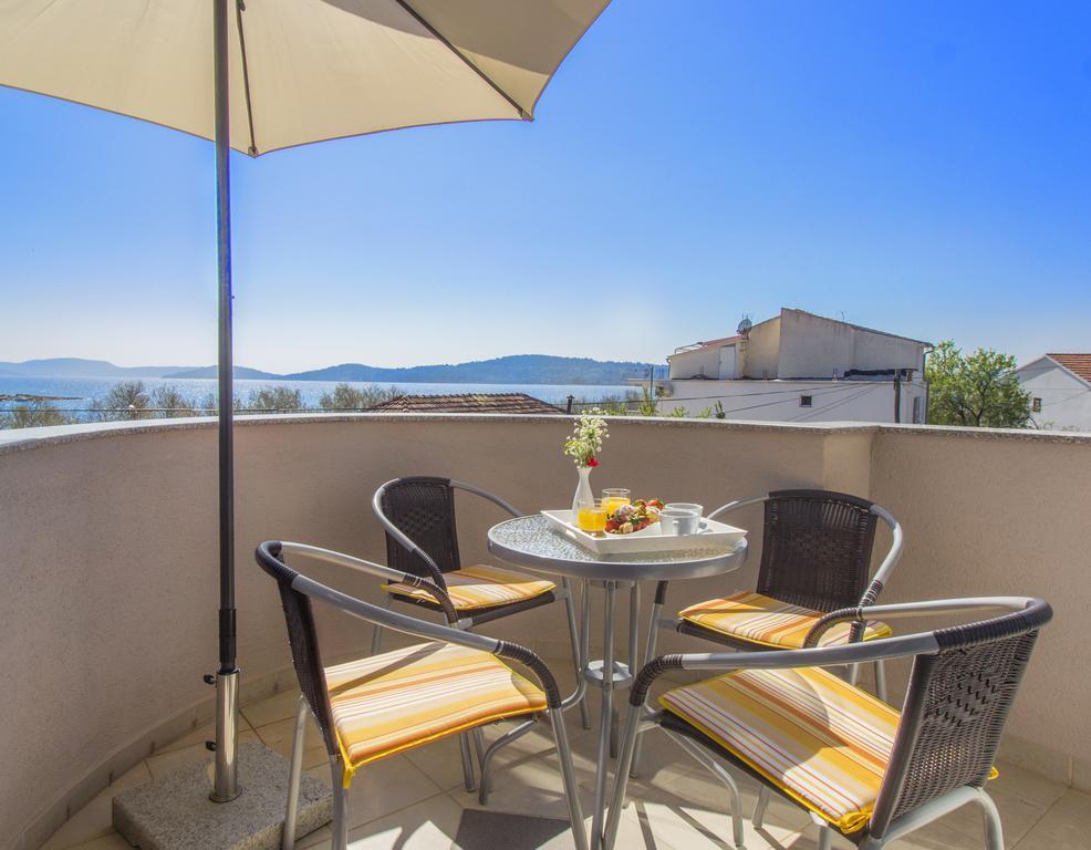 Aquarius Apartments - Beachside With Heated Pool Vodice Ngoại thất bức ảnh